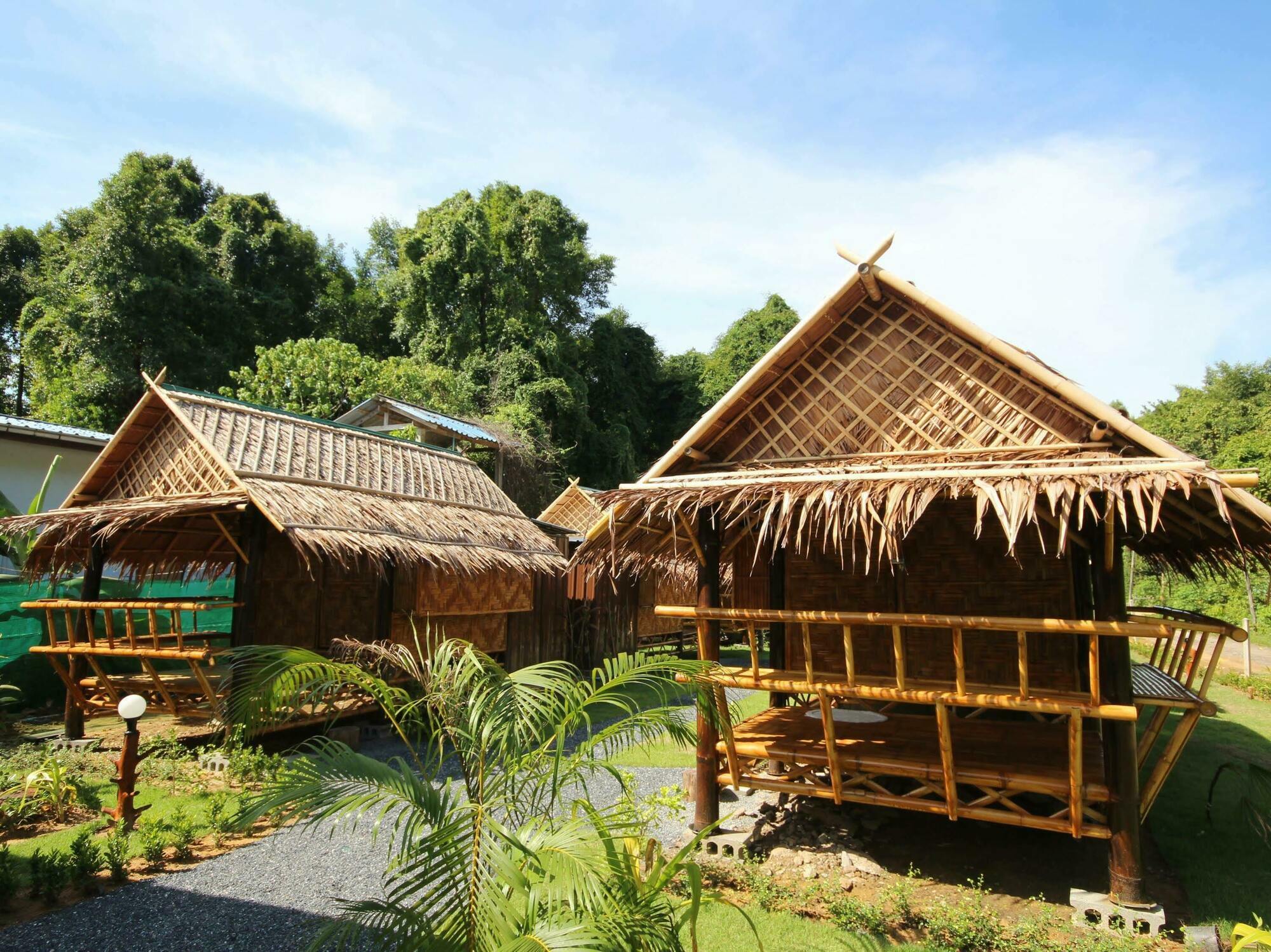 Phuhaya Bamboo Bungalows Koh Lanta Exterior foto