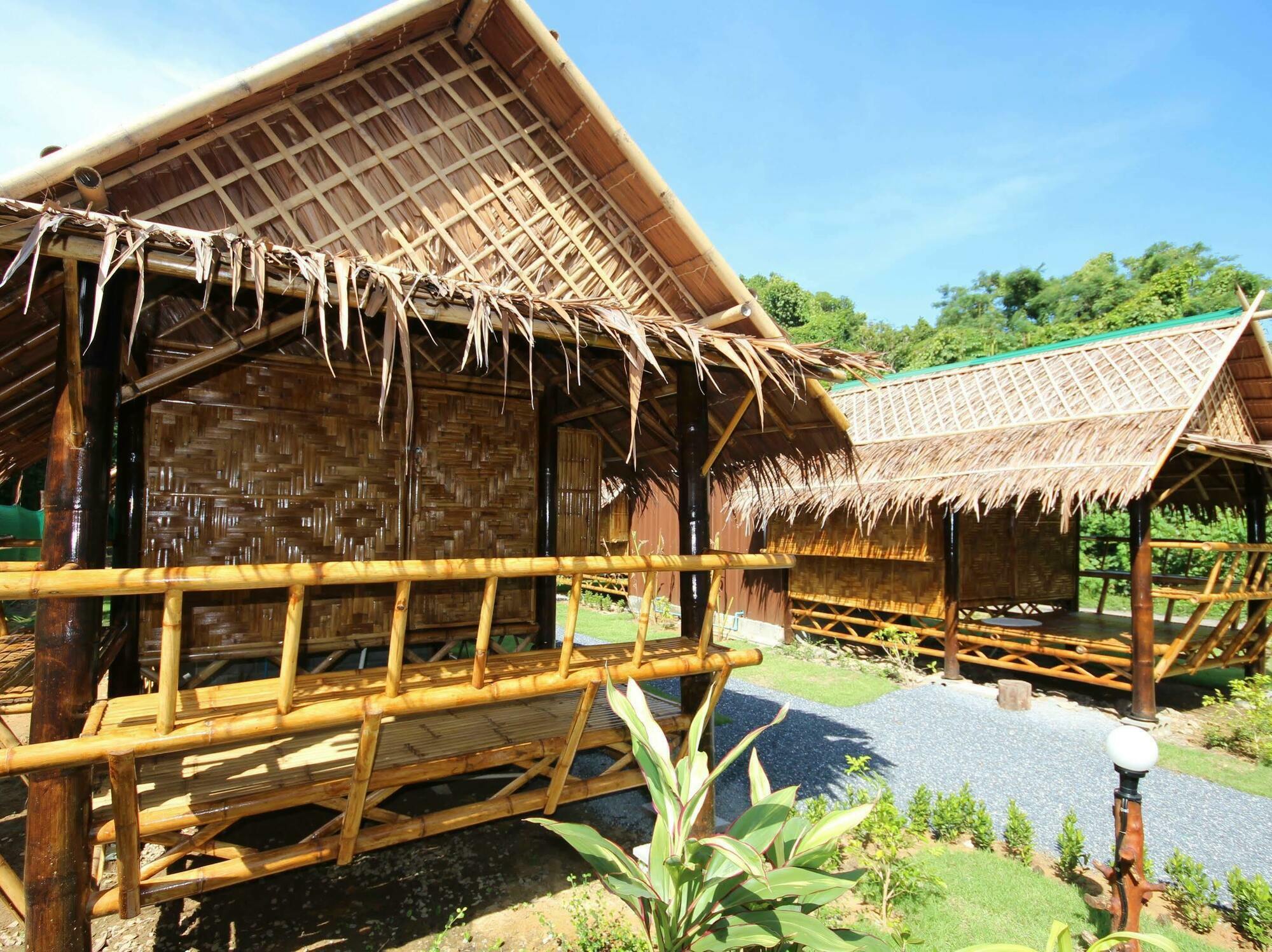 Phuhaya Bamboo Bungalows Koh Lanta Exterior foto